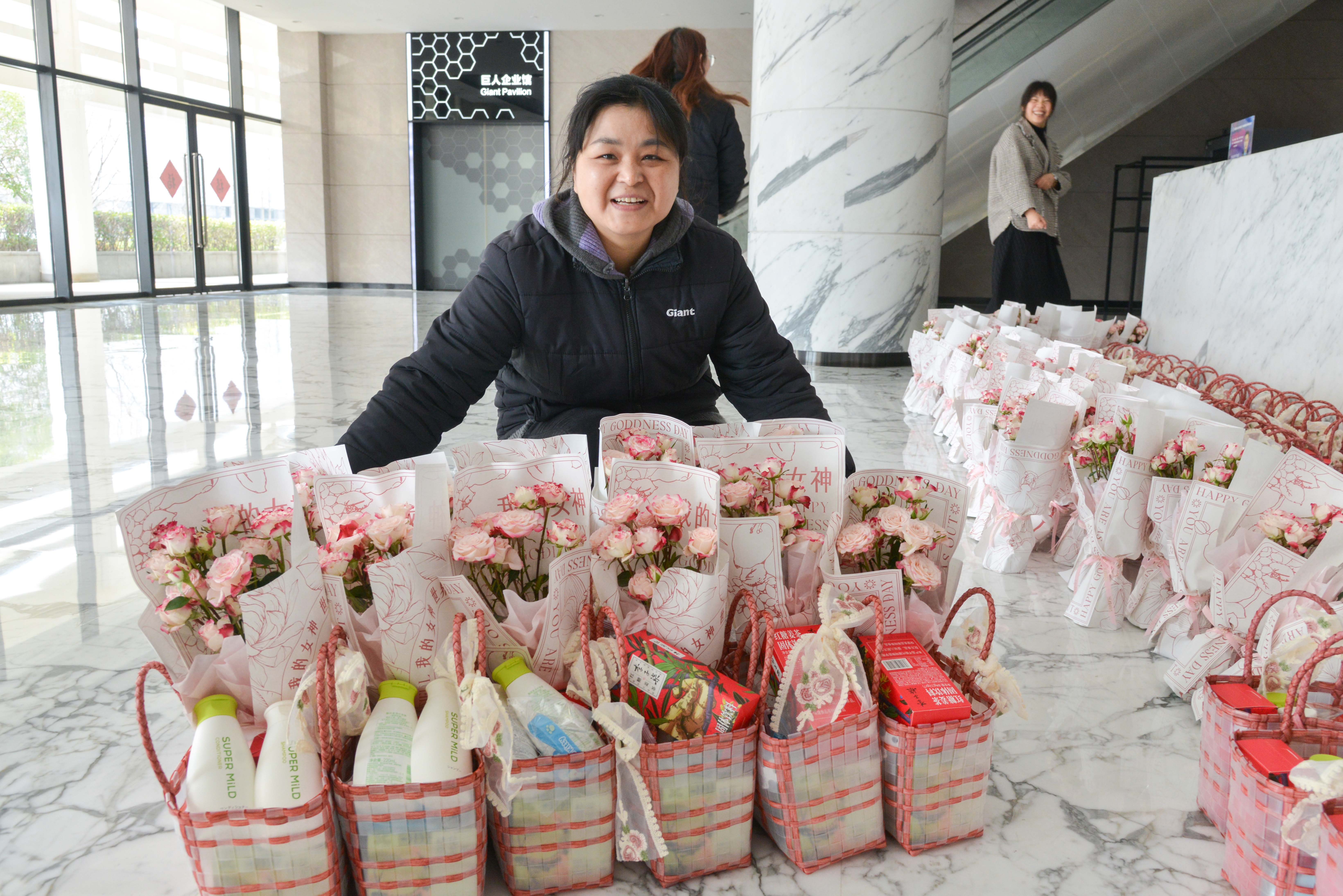 巾帼呈英姿 三春绽繁花——黄金城官方网站集团妇女节活动